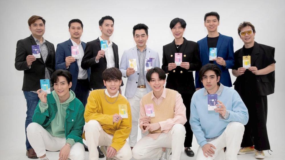สุดปัง - ยชญ กรณ์หิรัญ ผู้บริหาร สตาร์ ฮันเตอร์ฯ ร่วมกับ อัษฎา เทพยศ ผู้บริหาร ควอลิตี้ พลัสฯ จัดงานเปิดตัว “First Care Maskne Spray” สเปรย์ฉีดหน้ากากสะอาด คว้า 4 หนุ่มสุดฮอต บาส-ดุล-คิมม่อน -คอปเตอร์ จากซีรีส์วายเรื่อง “วัยรุ่นวุ่น Y รัก” เป็นพรีเซนเตอร์ ที่สตูดิโอ นิวเบรน เมื่อวันก่อน.