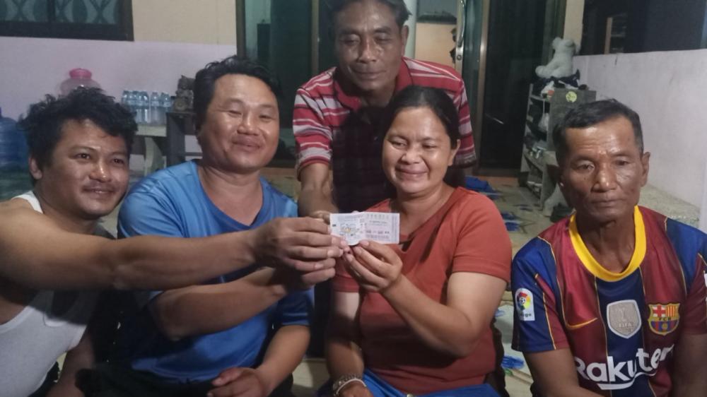 บัตรคิววัคซีนให้โชค สาวอุดรฯ ซื้อเลข 372 ถูกรางวัลที่ 1 รับ 6 ล้าน