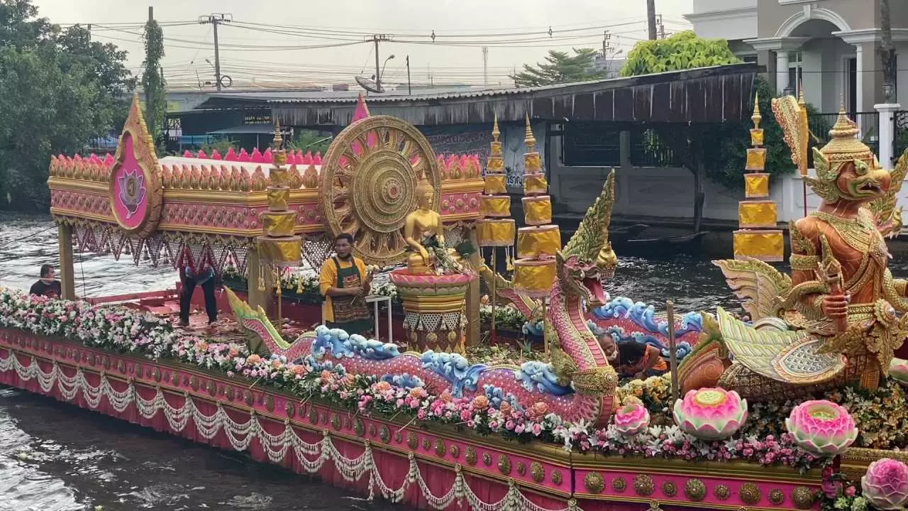งานประเพณีโยนบัวบางพลีปี 64 ยังจัดอยู่แต่เงียบเหงา เข้มป้องกันโควิด-19 (คลิป)
