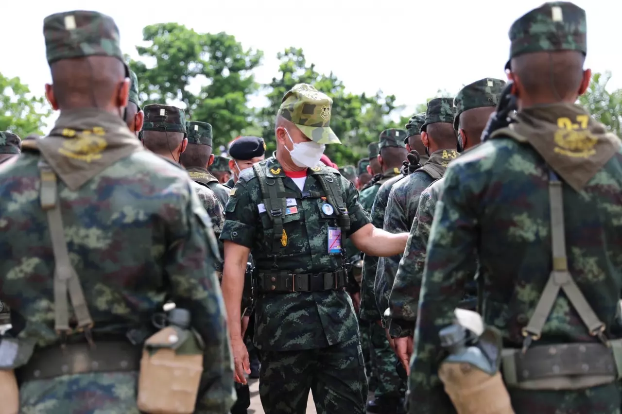 ผบ.ทบ. ติดเครื่องหมาย "เสือคาบดาบ" ให้ 223 นายร้อย จบหลักสูตรจู่โจม