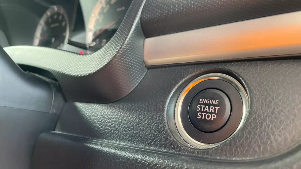รีโมต Push Start แบตฯ หมด สตาร์ตรถยังไง เผลอกดปุ่ม Push Start ตอนรถวิ่ง รถดับไหม?
