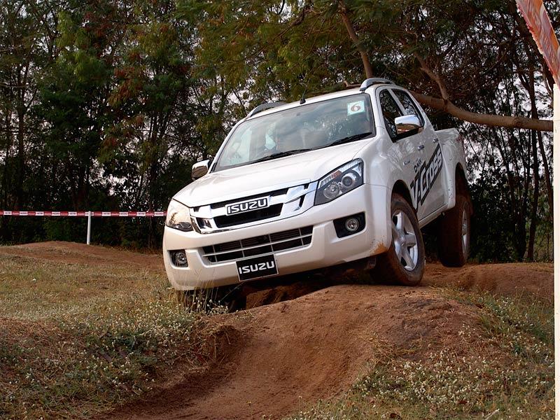 Isuzu เปิดสนาม 4X4 Land และ New D-Max V-Cross