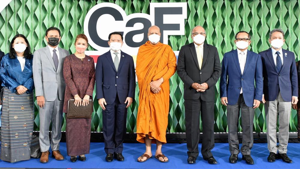 ปรับตัว - ฐาปน สิริวัฒนภักดี จัดงานเสวนา “Reopening Recovery Resilience” เรื่องการปรับตัว และฟื้นจากเหตุการณ์โรคระบาดได้อย่างยั่งยืน โดยมี พระธรรมศากยวงศ์วิสุทธิ์, ดาโต๊ะ โจจี ซามูเล, อูก ซอร์พวน และ ดร.เดเชน เซอริง มาร่วมงานด้วย ที่ CW Tower วันก่อน.