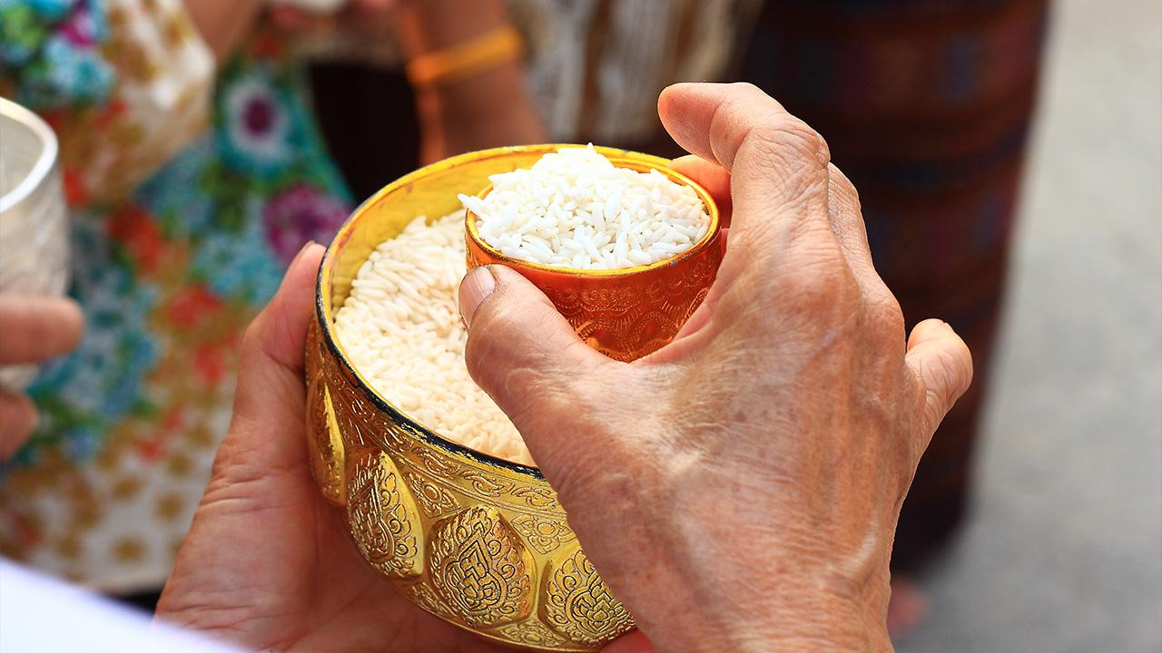 .คำถวายข้าวและวิธีลาข้าวพระพุทธ.