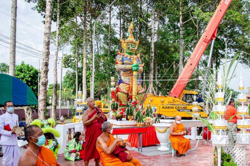 เริ่มเลย ส่อง "เลขเด็ด" หางประทัด พิธีบวงสรวง "องค์ท้าวเวสสุวรรณ" (คลิป)