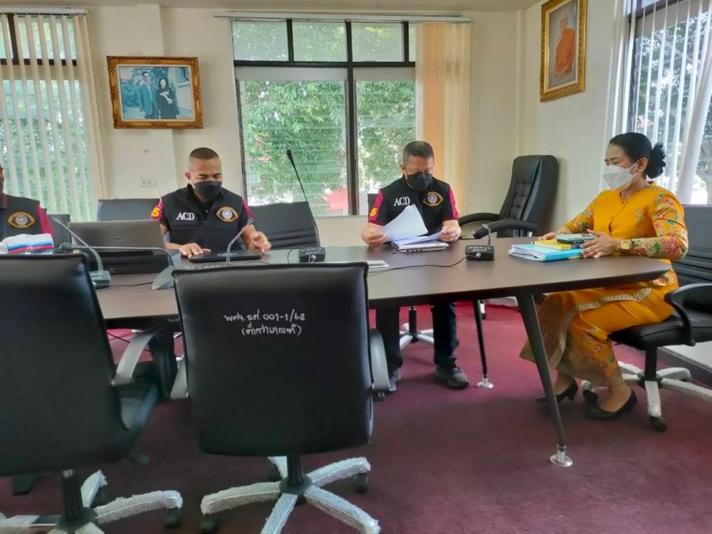 ตำรวจบุกสอบ ผอ.สำนักพุทธเมืองคอน ขอข้อมูลอดีตพระกาโตะ เส้นทางการเงิน