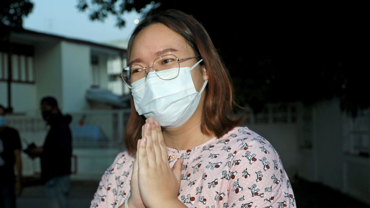 ปล่อยรุ้งแล้ว รับไม่แตะสถาบัน เพนกวิน-จัสติน-แอมมี่ ถูกกักตัวรอไต่สวนอีกที