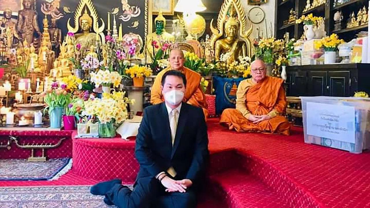 ถวายพระราชกุศล  -  กฤษฎ์ เมฆเกรียงไกร กสญ. ณ นครมิวนิก ประเทศเยอรมนี นำเครื่องสังฆทานและจตุปัจจัยไทยธรรมไปถวายแก่วัดไทยมิวนิก ถวายเป็นพระราชกุศลเนื่องในวันฉัตรมงคล เมื่อวันก่อน.