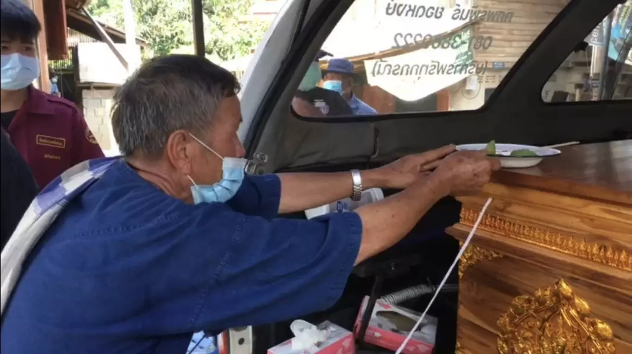 งานศพสาวท้องถูกผัวฝรั่งฆ่าสุดเศร้า เผย "เจสัน" เหี้ยมแทงเข้าอกนับสิบแผล
