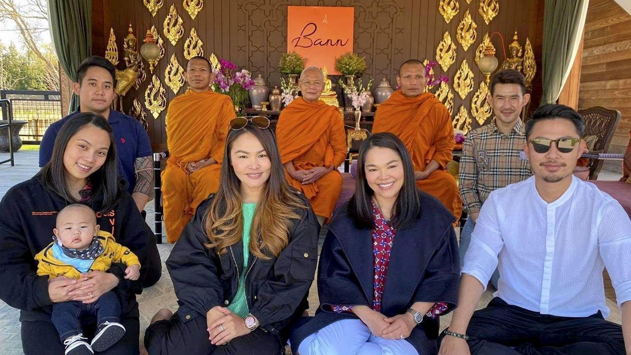เลี้ยงเพล พระราชธรรมวิเทศ (ประเสริฐ กวิสโร) รองประธาน สมัชชาสงฆ์ไทยในสหรัฐฯ เมตตารับถวายเพล เนื่องในวันคล้ายวันเกิดของ ลลิตา สุขสำราญ เจ้าของรีสอร์ต “Bann” ในเมืองนาปา รัฐแคลิฟอร์เนีย.