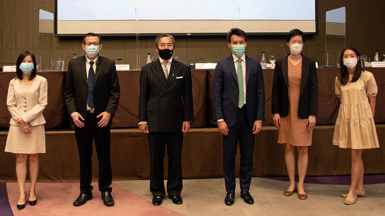 ผู้ถือหุ้น - ธีระ ภู่ตระกูล และ กวินทร์ เอี่ยมสกุลรัตน์ จัดการประชุมสามัญผู้ถือหุ้นประจำปี 2564 บริษัท เค.อี.รีท แมเนจเมนท์ โดยมี ทิพาพรรณ ภัทรวิกรม, ยุทธนา ภู่ประกาย, ณัฐพรรณ วุฒิชลธี และ กรองกาญจน์ นพวรรณ มาร่วมประชุมด้วย ที่ สนญ.บ.เค.อี.รีท แมเนจเมนท์ วันก่อน.