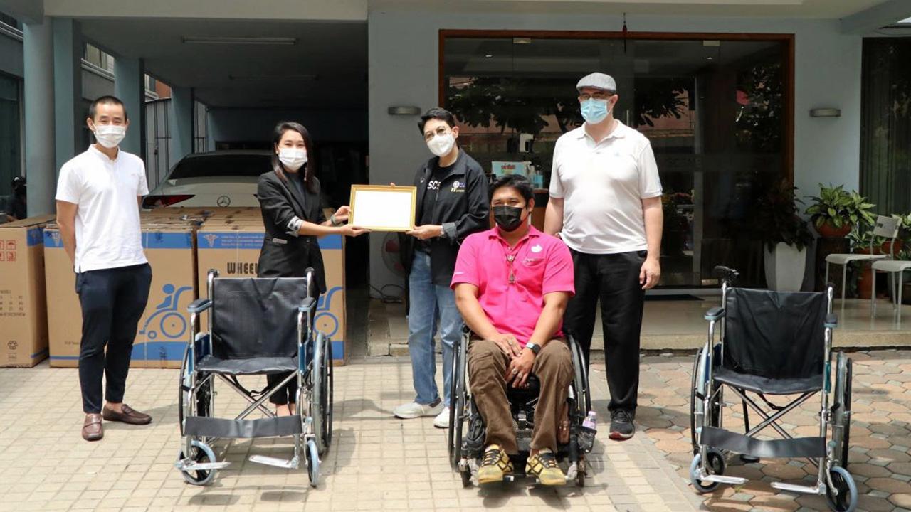 แทนความห่วงใย ณัฏฐนันท์ ฉวีวงษ์ ผู้จัดละคร “อุบัติร้ายอุบัติรัก” และ คริสโตเฟอร์ เบญจกุล เป็นตัวแทนมอบรถวีลแชร์ให้กับ นวคุณ พจน์พรกุล ผอ.มูลนิธิด้วยกัน เพื่อคนพิการและสังคม และ วิรวุฒิ พงษ์กระสินธ์ ประธานศูนย์พัฒนาคุณภาพชีวิตความพิการ เทศบาลเมืองบ้านสวน ณ บริษัท ทีวีซีน จำกัด ย่านทาวน์อินทาวน์ วันก่อน.
