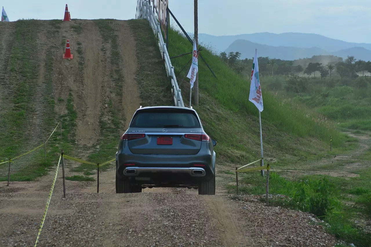 ใช้ให้เป็น ระบบขับเคลื่อน 4 ล้อ 4 WD ในเอสยูวีและปิกอัพ