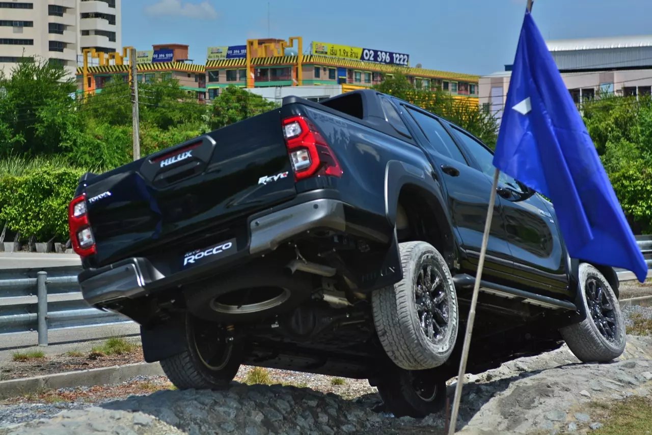 ใช้ให้เป็น ระบบขับเคลื่อน 4 ล้อ 4 WD ในเอสยูวีและปิกอัพ