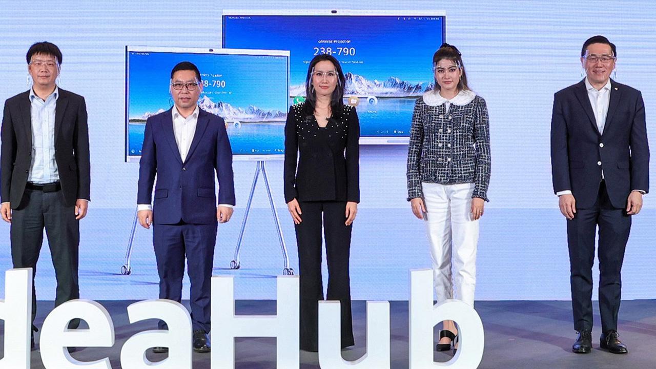 เจ๋งมั่ก - โรเบ็น หวาง และ สุธิดา มงคลสุธี จัดงานเปิดตัวผลิตภัณฑ์ “HUAWEI IdeaHub” จออัจฉริยะสุดล้ำ พร้อมการเชื่อมต่อแบบไร้สาย ดีไซน์-สมาร์ท สวยหรูและโซลูชันจอระบบสัมผัส โดยมี พรเทพ วัชรอำนวย และ มาร์กี้–ราศรี บาเล็นซิเอก้า มาร่วมงานด้วย ที่เซ็นทรัลเวิลด์ วันก่อน.