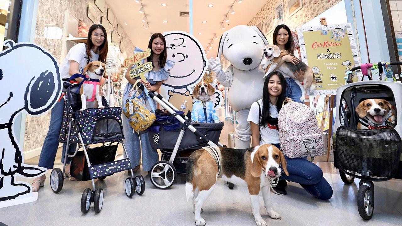 สพ.ญ.กัญญาวีร์ จิตต์วัฒนาอารีย์ และ ผศ.ทพญ.ณฤษพร ชัยประกิจ มาร่วมกิจกรรมงานเปิดตัวคอลเลกชันใหม่ล่าสุด “พีนัตส์ × แคท คิดสตัน” เนื่องในโอกาสครบรอบ 70 ปี พีนัตส์การ์ตูนอมตะของแคท คิดสตัน แบรนด์ไลฟ์สไตล์สัญชาติอังกฤษ ที่เซ็นทรัลเฟสติวัล อีสต์วิลล์ วันก่อน.