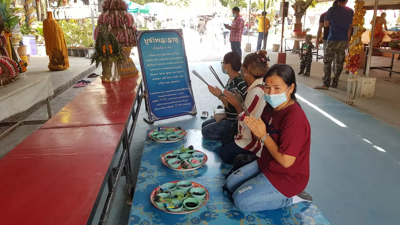 สาวถูกหวย 6 งวดติดถวายทองคำ "องค์ราหู" ไม่พลาดลุ้น "เลขเด็ด" เซียมซี