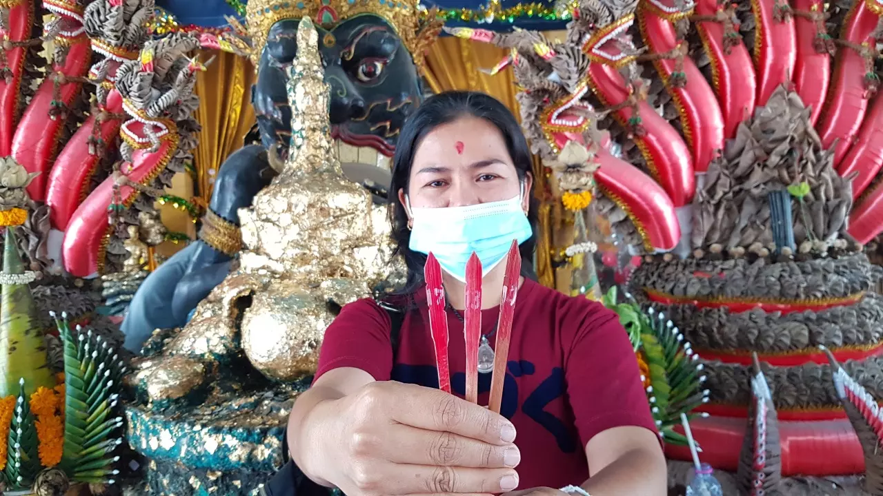 สาวถูกหวย 6 งวดติดถวายทองคำ "องค์ราหู" ไม่พลาดลุ้น "เลขเด็ด" เซียมซี
