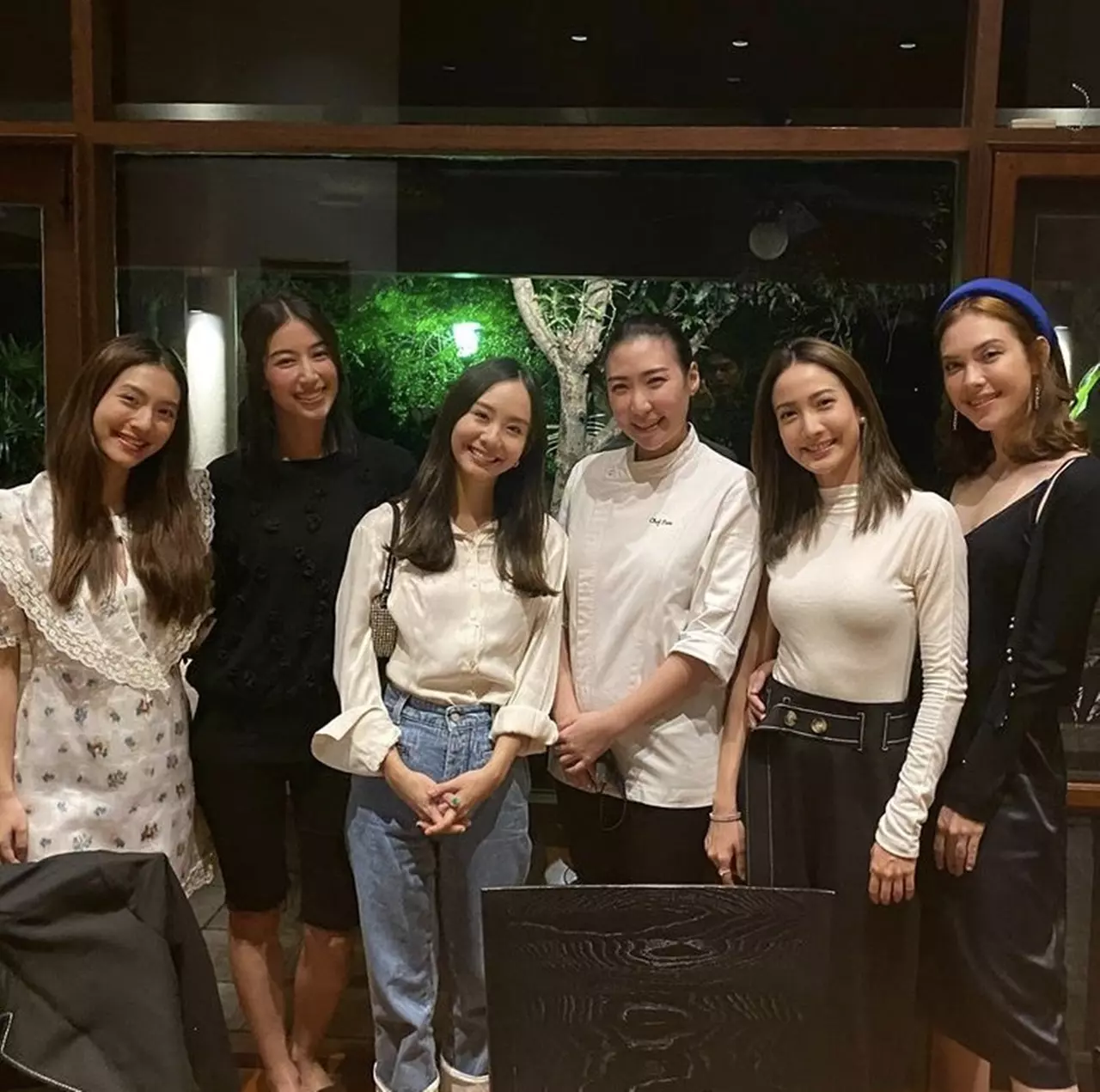 ครบแก๊งแบบพร้อมหน้า 5 สาวเฟอร์บี้ควงหวานใจดินเนอร์มีตติ้งกันครบคู่