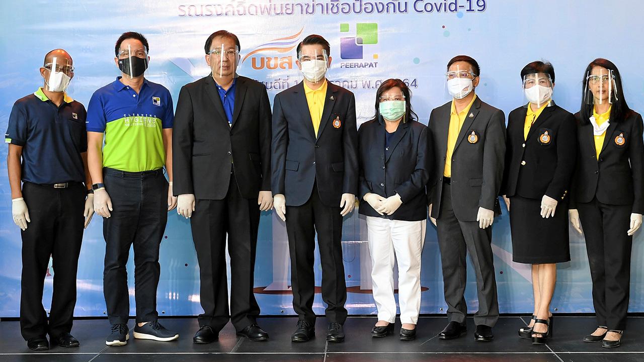 หายห่วง - วีระพงค์ ลือสกุล, สรพงศ์ ไพฑูรย์พงษ์ และ ดร.สัญลักข์ ปัญวัฒนลิขิต จัดกิจกรรมโครงการ “บขส. ห่วงใย ห่างไกล Covid–19” ทำความสะอาดป้องกันการแพร่ระบาดของไวรัสโควิด พร้อมติดตั้งแท่นอะคริลิกเครื่องจ่ายเจลแอลกอฮอล์อัตโนมัติ ที่สถานีขนส่งผู้โดยสารกรุงเทพ วันก่อน.