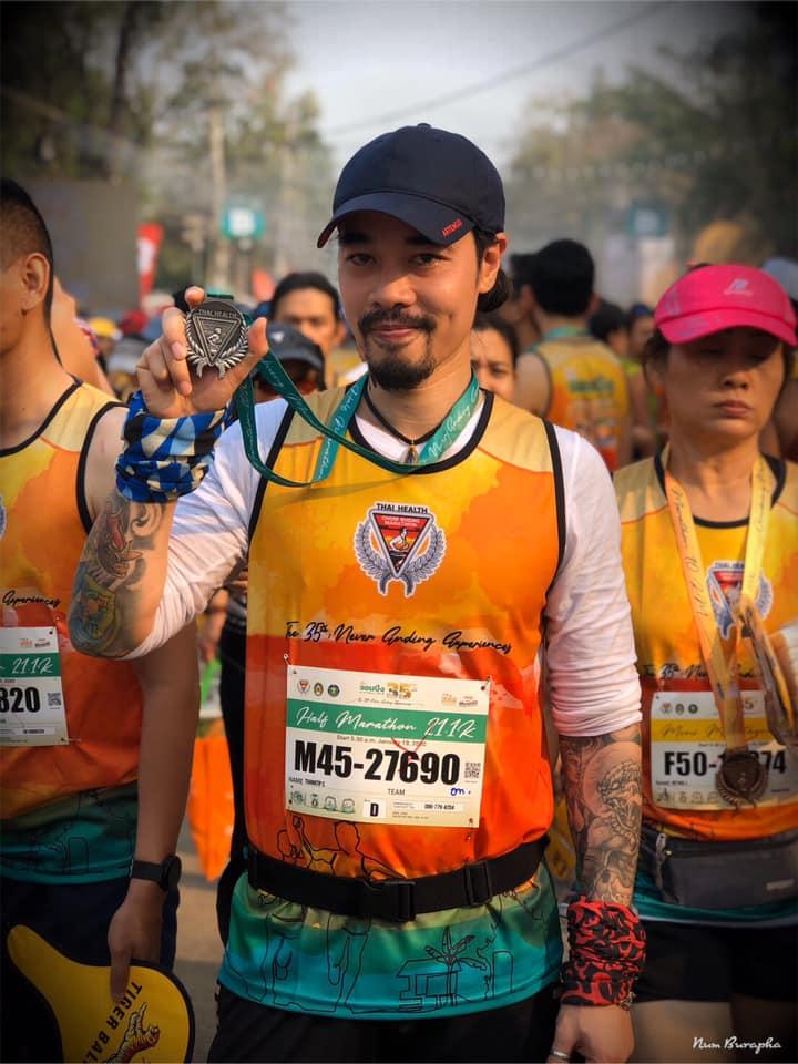 คุณหนุ่ม “ธนาธิป ชื่นสมทรง” กับชีวิตโสดที่มีสุขและสุขภาพแข็งแรง