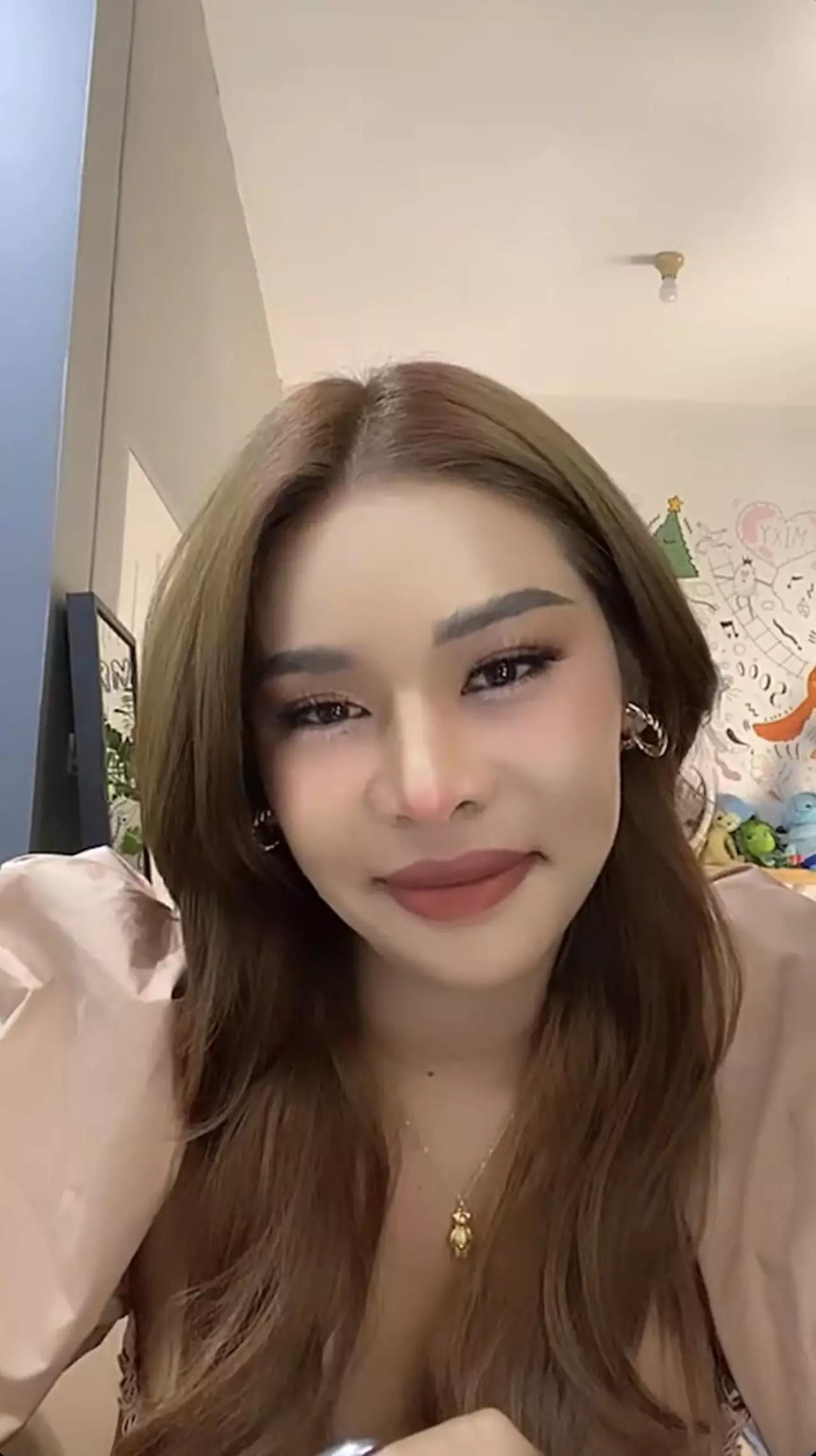 มิกซ์ เฉลิมศรี ร้องไห้ ขอโทษปมดราม่าร้อน ก๊อปเพลงวงดัง (คลิป)
