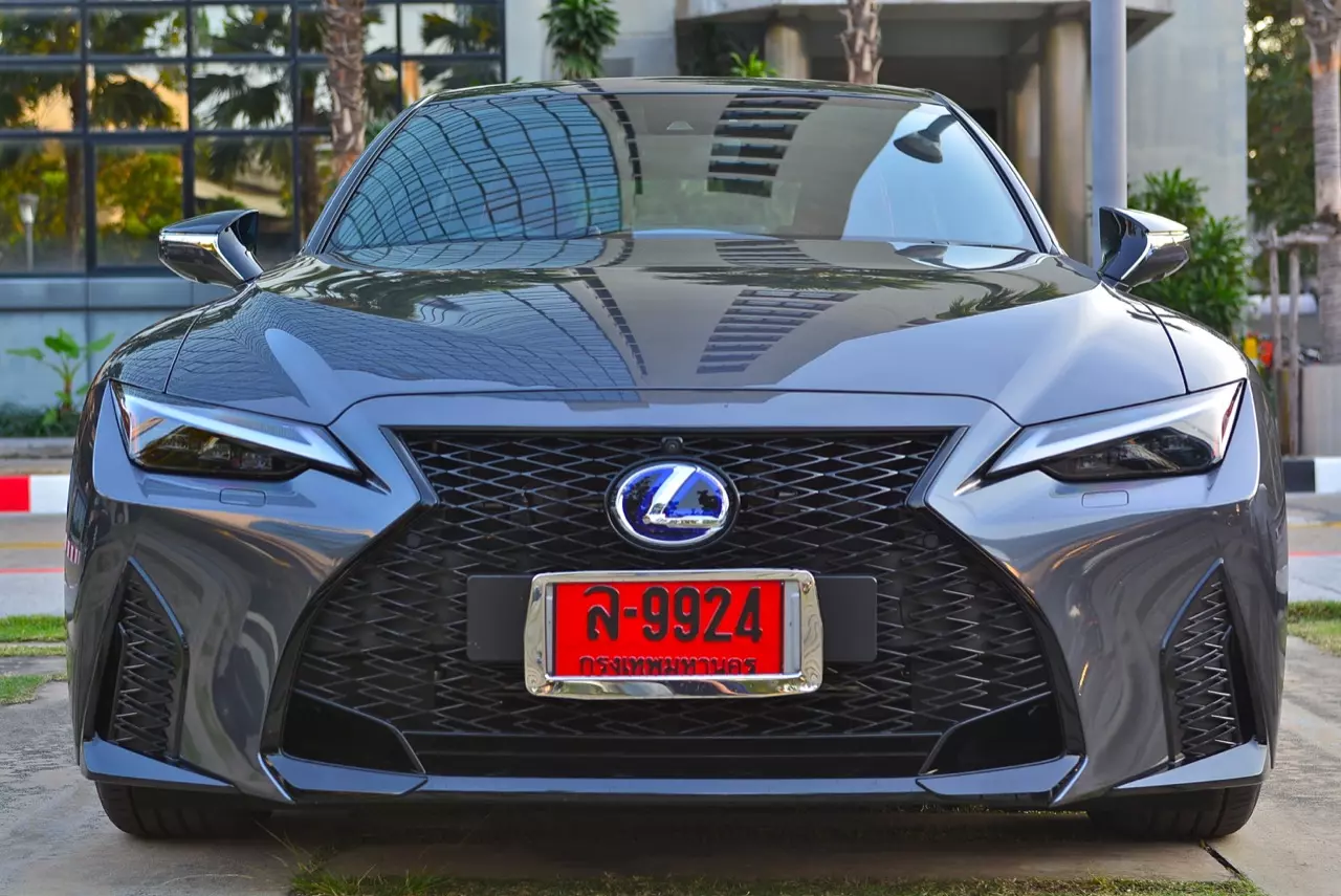 ลองของหรู! ทดสอบ LEXUS IS300h HYBRID F SPORT FACELIFT 2021