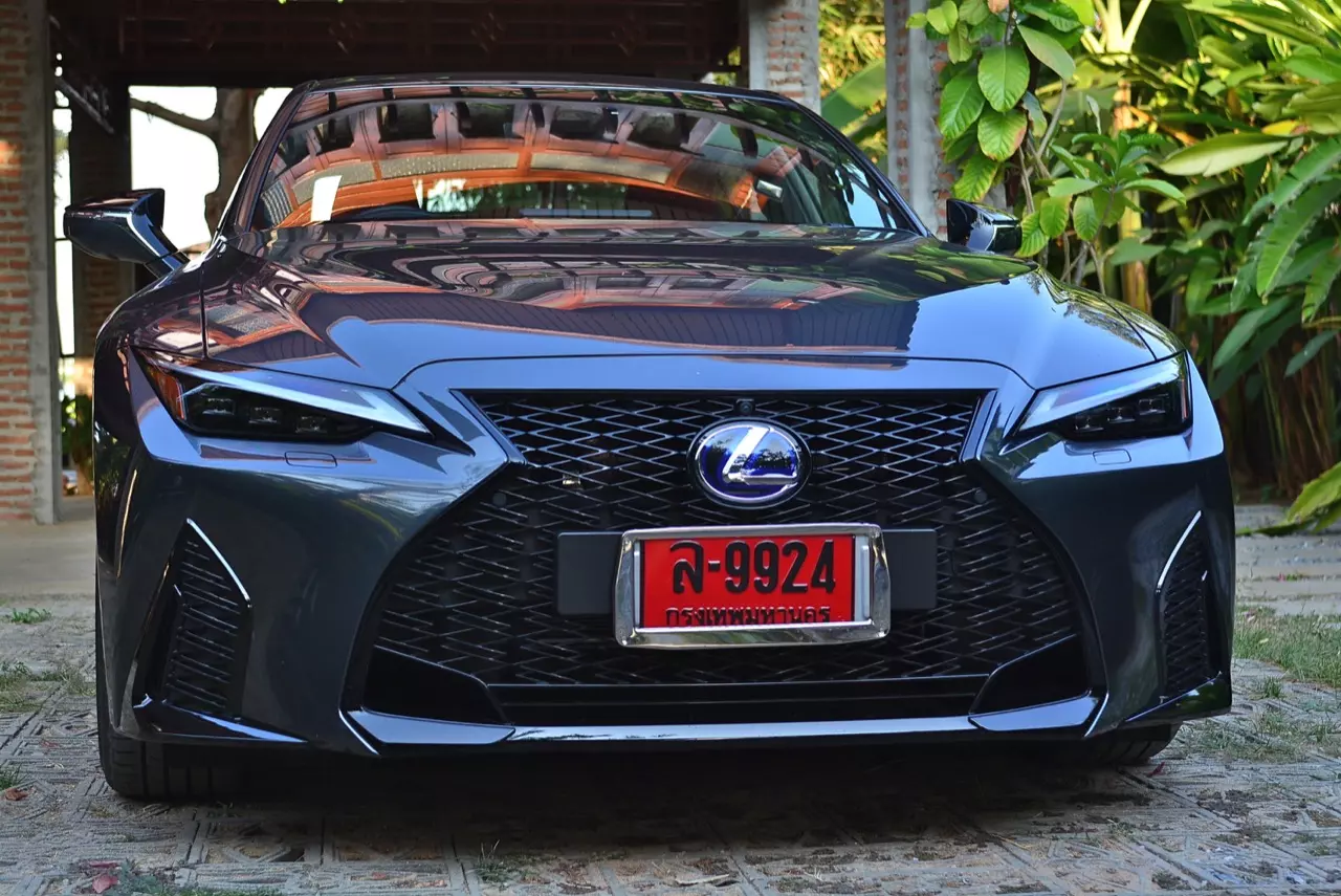 ลองของหรู! ทดสอบ LEXUS IS300h HYBRID F SPORT FACELIFT 2021