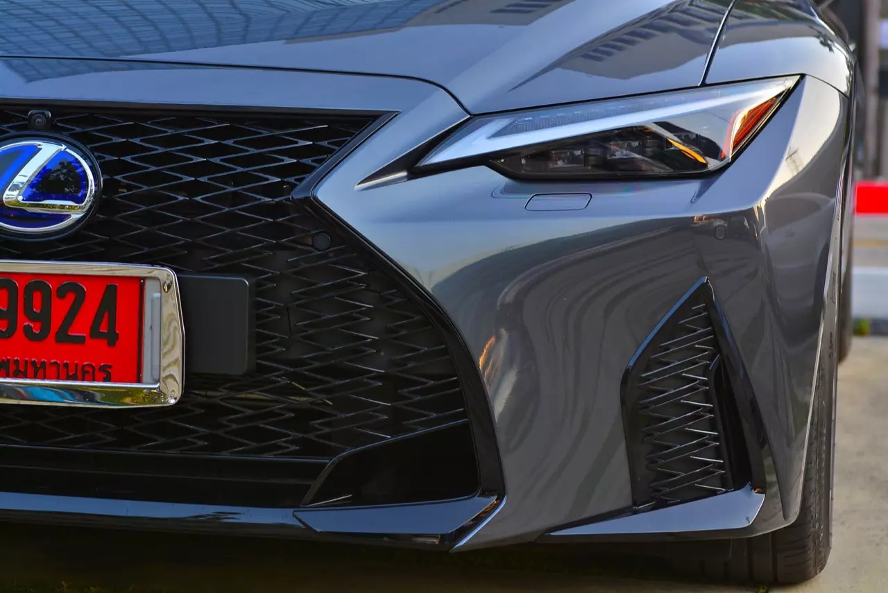 ลองของหรู! ทดสอบ LEXUS IS300h HYBRID F SPORT FACELIFT 2021