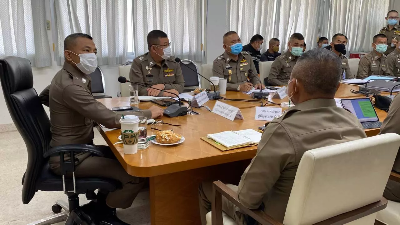 ผบ.ตร.กำชับ จนท.รับมือม็อบยึดหลัก ก.ม.เข้มยุทธวิธีใช้กำลังได้ตามจำเป็น