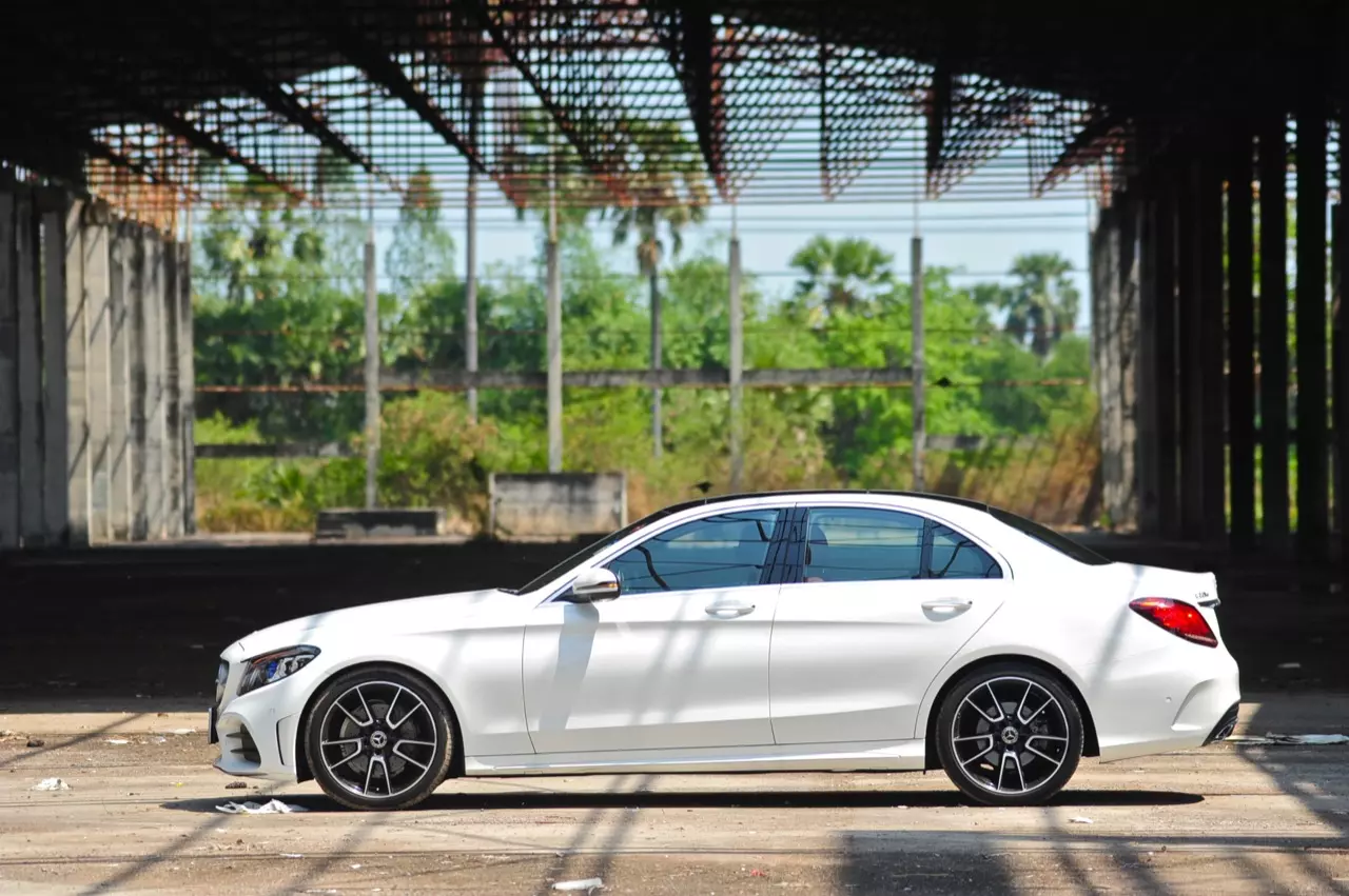 ลองของหล่อ ทดสอบพระรอง LEXUS IS300h LUXURY