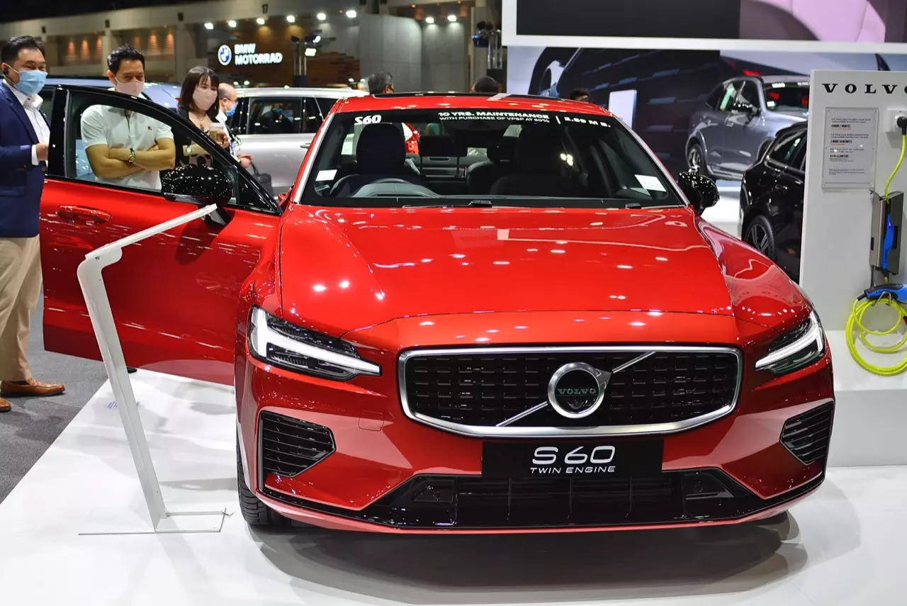 ลองของหล่อ ทดสอบพระรอง LEXUS IS300h LUXURY