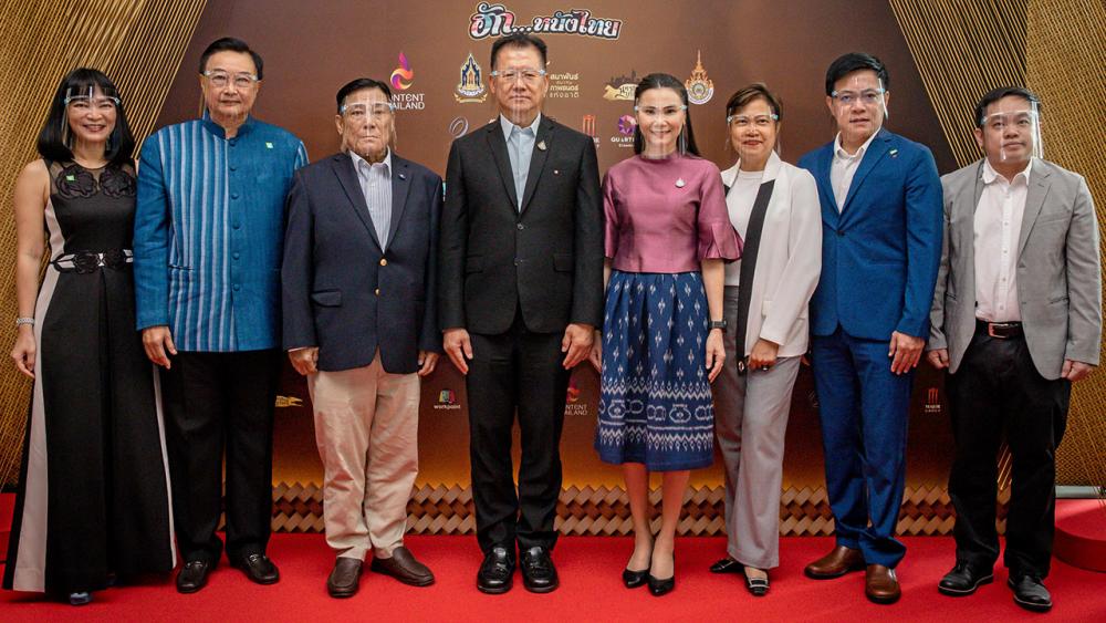 แถลงข่าว สมชัย ฉัตรพัฒนศิริ ประธานสมาพันธ์สมาคมภาพยนตร์แห่งชาติ, วิเชียร จันทรโณทัย ผู้ว่าราชการจังหวัดนครราชสีมา, เพชรรัตน์ สายทอง ผู้ช่วยปลัดกระทรวงวัฒนธรรม นำทีมแถลงข่าวรางวัล “สุพรรณหงส์ ครั้งที่ 29” มี พีเค-ปิยะวัฒน์ ร่วมงาน ณ ศูนย์การค้า ดิ เอ็มควอเทียร์ ซึ่งงานจะจัดขึ้น 28 ก.พ. ที่เดอะมอลล์โคราช.