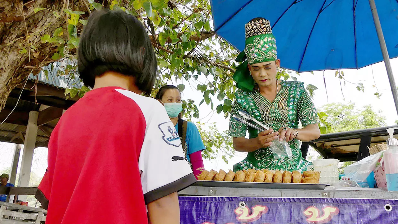 ยุคเข็ญลิเกไทย ไลฟ์สดออนไลน์ ขอมาลัยน้ำใจ ต่อชีวิตให้อยู่รอด 