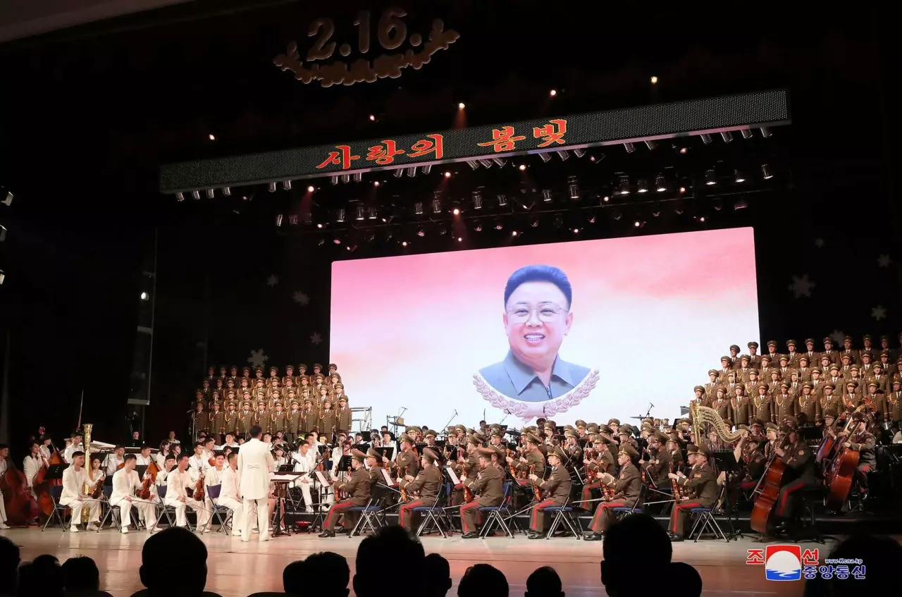 เมีย ‘คิม จอง อึน’ ปรากฏตัวครั้งแรกในรอบ 1 ปี ควงสามีชมคอนเสิร์ต