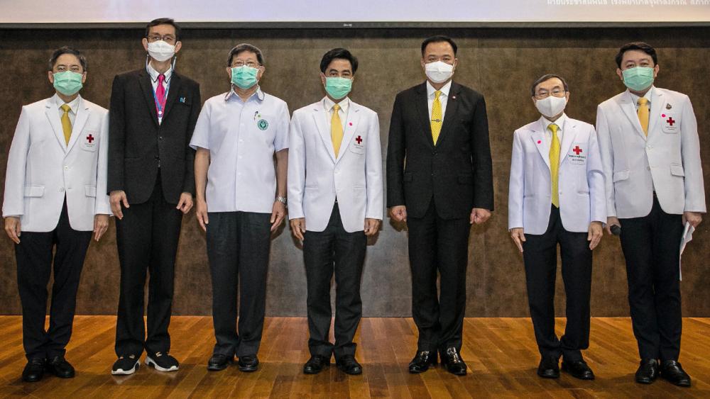โปรดทราบ อนุทิน ชาญวีรกูล รมว.สาธารณสุข แถลงข่าวความก้าวหน้าล่าสุดของการพัฒนาวัคซีน ChulaCov 19 คณะแพทยศาสตร์ จุฬาลงกรณ์มหาวิทยาลัย โดยมี ศ.นพ.สุทธิพงศ์ วัชรสินธุ, ศ.นพ.เกียรติ รักษ์รุ่งธรรม และ นพ.นคร เปรมศรี มาร่วมแถลงด้วย ที่อาคารภูมิสิริมังคลานุสรณ์ วันก่อน.