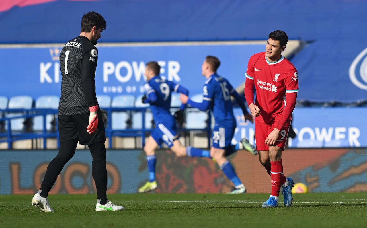 อลิสสัน กับ คาบัค ชนกันเอง ทำให้ เลสเตอร์ แซงนำ 2-1 ก่อนคว้าชัย