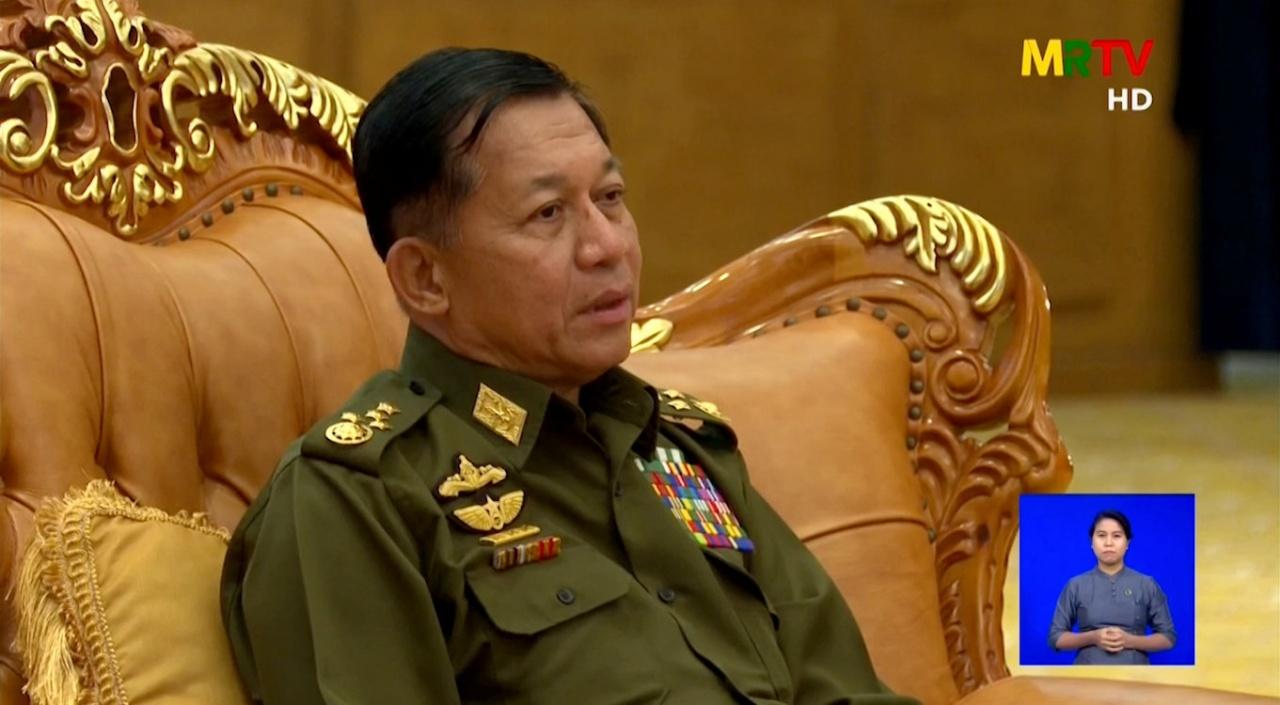 พล.อ.อาวุโส มิน อ่อง หล่าย ผู้บัญชาการทหารสูงสุด นำกองทัพก่อรัฐประหารยึดอำนาจรัฐบาลที่มาจากการเลือกตั้ง เมื่อ 1ก.พ.64