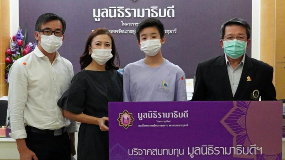 ให้มูลนิธิ - วสิษฐ์ทัศ กัมทรทิพย์ มอบเงินบริจาคจำนวน 120,000 บาท ให้แก่ ผศ.นพ.ธงชัย พงศ์มฆพัฒน์ เหรัญญิก มูลนิธิรามาธิบดี เพื่อสมทบทุนมูลนิธิรามาธิบดี จัดซื้อเครื่องมือแพทย์โครงการสถาบันการแพทย์จักรีนฤบดินทร์ ที่อาคารสมเด็จพระเทพรัตน์ มูลนิธิรามาธิบดี วันก่อน.