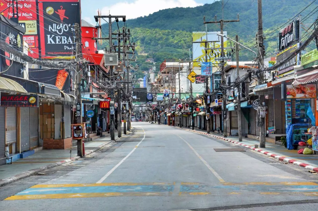 ภูเก็ตแทบร้าง ท่องเที่ยวสาหัส เซ่นโควิด คนไร้งาน จนลง หวังวัคซีน กอบกู้วิกฤติ