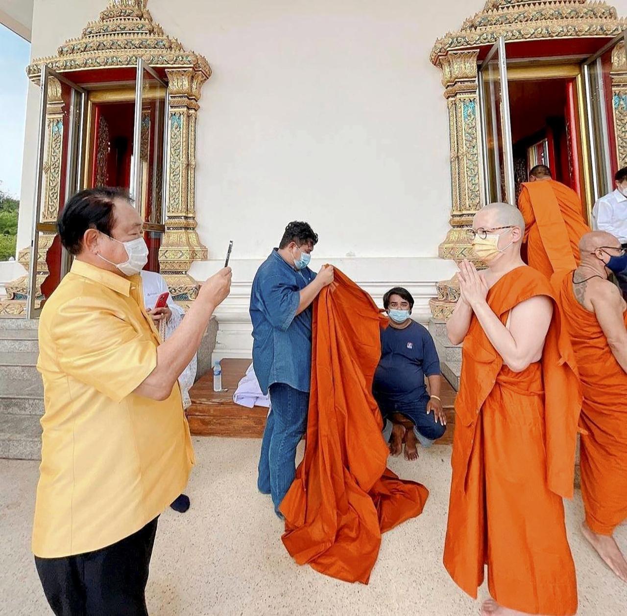 “ยืนไลฟ์ทุกโมเมนต์”