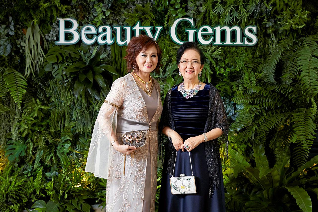 ลูกค้าวีไอพี!! พญ.รักษ์ฉนา อภิเกษมสันต์และ รศ.พญ.ยุวดี เลี่ยวไพรัตน์.