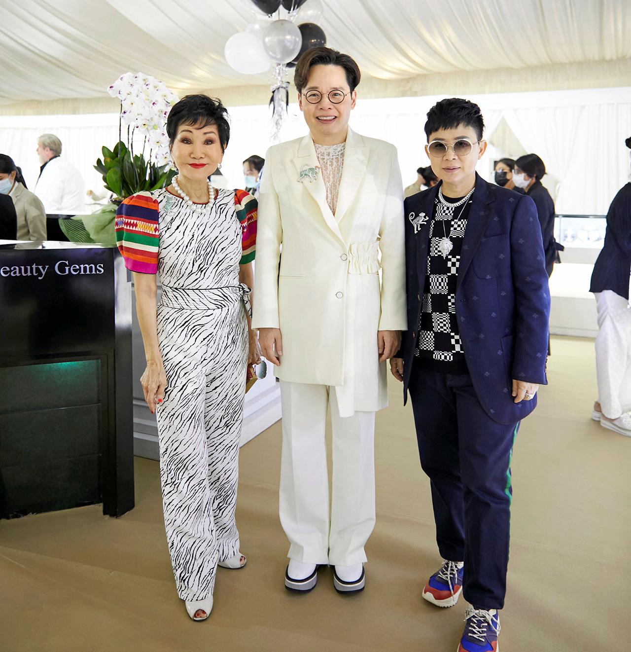 คุณหญิงชดช้อย โสภณพนิช และ “เสี่ยนุช” นุชนาถ ระวีแสงสูรย์ ได้รับการต้อนรับอย่างอบอุ่นจาก สุริยน ศรีอรทัยกุล.