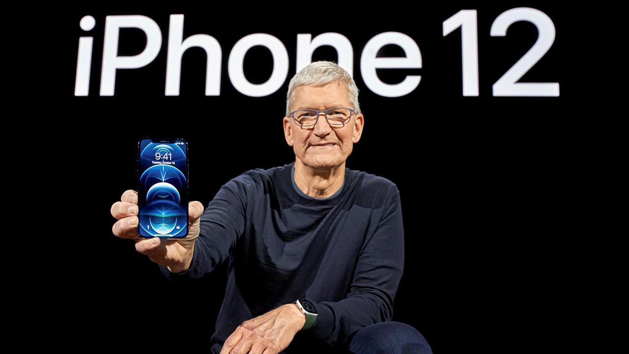 นักวิเคราะห์ดัง ประเมิน iPhone พับจอได้ พร้อมวางจำหน่ายในปี 2023