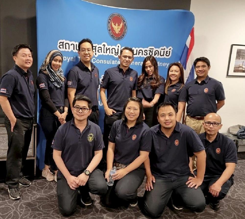 กงสุลสัญจร จักรกฤดิ กระจายวงศ์ กสญ. ณ นครซิดนีย์ ประเทศออสเตรเลีย นำเจ้าหน้าที่ไปบริการกงสุลสัญจร ที่เมืองอัลเบอรี รัฐนิวเซาท์เวลส์ เพื่ออำนวยความสะดวกแก่ชาวไทย ในช่วงการแพร่ระบาดของไวรัสโควิด-19.