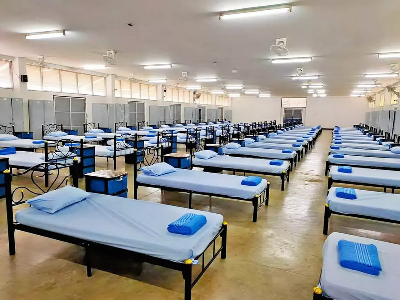ป่วยรายวันทะลัก 985 ทํานิวไฮอีก จัด 5 จังหวัดโซนแดง เร่งทำโรงพยาบาลสนามเพิ่ม