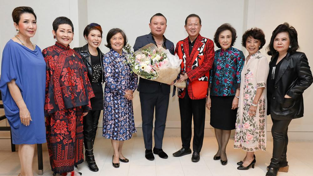 ปลื้มมาก ดร.เทอดศักดิ์ บุญทศ, ดร.นุชนาถ วสุรัตน์, เพชรพริ้ง สารสิน และ ฐิตินันท์ วัธนเวคิน จัดงานเลี้ยงสังสรรค์พร้อมแสดงความยินดีแก่ สนั่น อังอุบลกุล ประธานหอการค้าไทย โดยมี คุณหญิงณัฐิกา วัธนเวคิน อังอุบลกุล มาร่วมงานด้วย ที่ รร.แกรนด์ ไฮแอท เอราวัณ วันก่อน.
