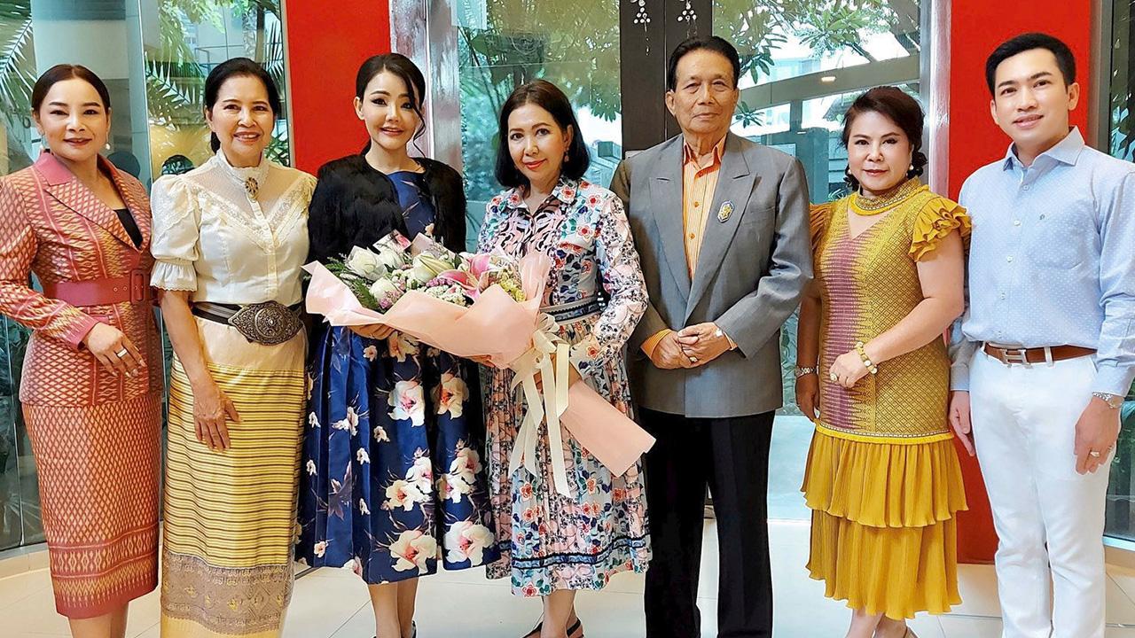 ประชุม ม.ล.ปุญยนุช เกษมสันต์ และ ณญาดา อมตวณิชย์ จัดการประชุมคณะกรรมการชมรมเพลินไทยสมัยนิยม เพื่อเตรียมแผนงานการทำงานในปี 2564 พร้อมแสดงความยินดีแก่ นภาดา ธีระชิตกุล ในโอกาสได้รับพระราชทานเครื่องราชอิสริยาภรณ์ ที่ บ.บริลเลียนส์แอนด์ทรีไลอ้อนส์ วันก่อน.