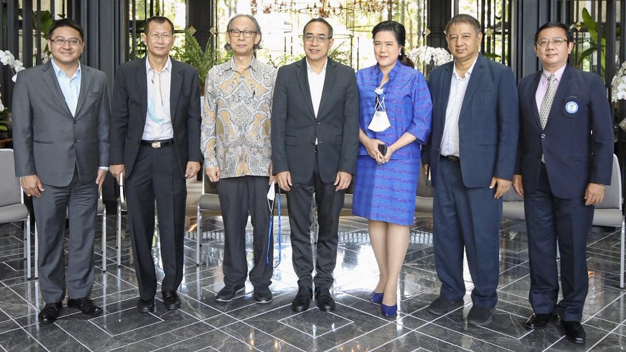 APEC 65 ธานี แสงรัตน์ อธิบดีกรมสารนิเทศ จัดสัมมนา “APEC Media Focus Group ครั้งที่ 1” เพื่อเตรียมความพร้อมไทยเป็นเจ้าภาพประชุม APEC ปี 2565 โดยมี กวี จงกิจถาวร,
ดำฤทธิ์ วิริยะกุล และ ชวรงค์ ลิมป์ปัทมปาณี มาร่วมสัมมนาด้วย ที่ รร.สินธร เคมปินสกี้ วันก่อน.