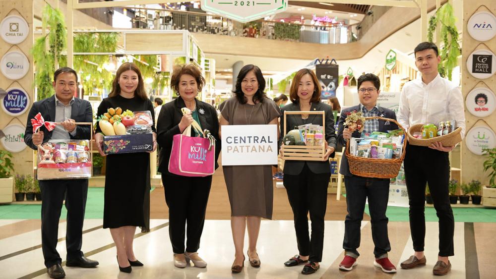 มาจากไร่ - ภัทรพร เพ็ญประพัฒน์ เปิด “The Farm” งานสินค้าออร์แกนิก ผัก ผลไม้ เนื้อสัตว์คุณภาพเยี่ยม พร้อมพันธุ์ไม้ตกแต่งบ้าน จัดถึง 9 พ.ย. โดยมี ดวงพร จิราพิพัฒนชัย, ผศ.ดร.นุชนาถ มั่งคั่ง และ อัครวัฒน์ เชื่อมสุวรรณ มาร่วมงานด้วย ที่เซ็นทรัลเฟสติวัล อีสต์วิลล์ วันก่อน.